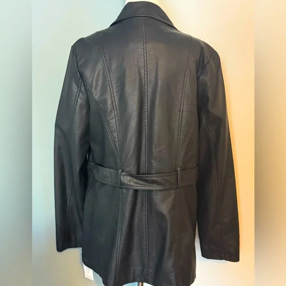 Women’s Faux-leather coat. Medium. New with tags! - Picture 4 of 6